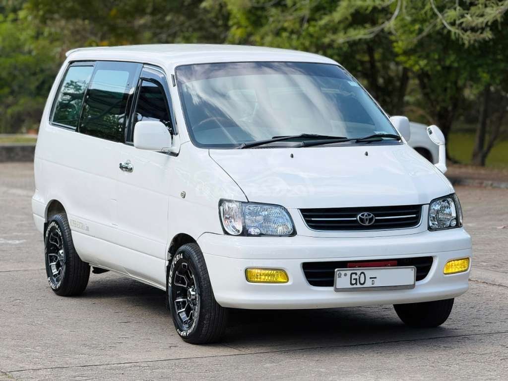 2010 Toyota Noah for Sale.